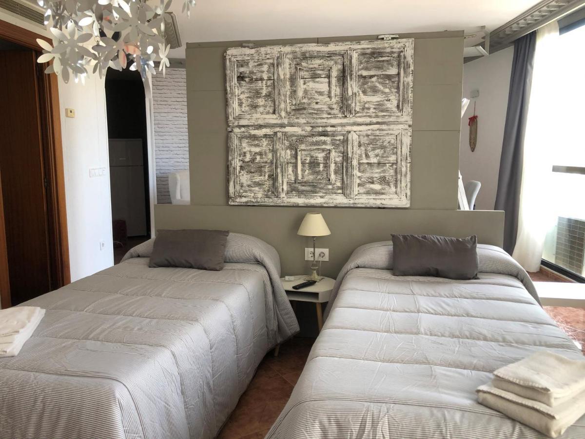 Apartamentos Los Angeles Alcañiz Exteriör bild