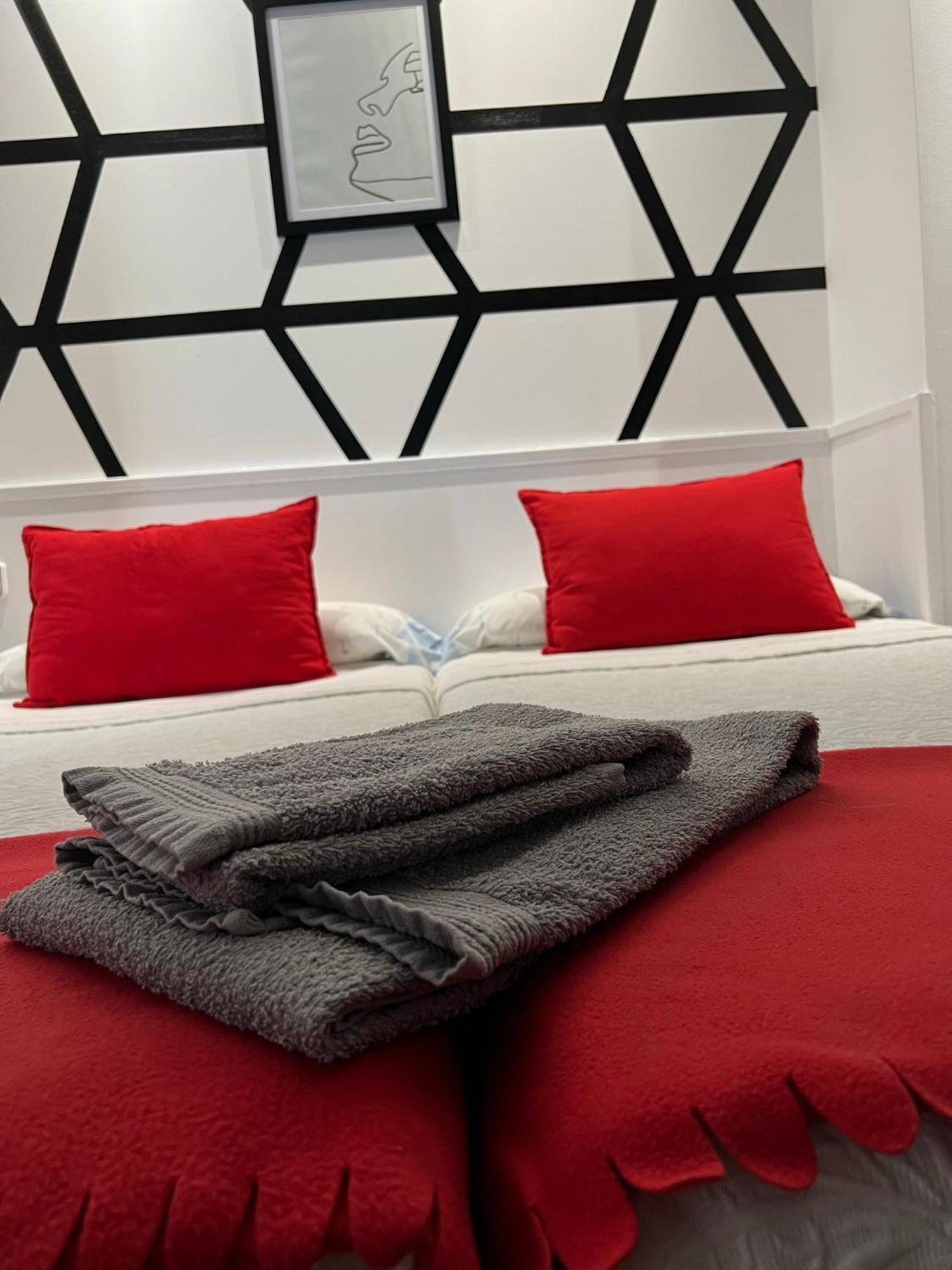 Apartamentos Los Angeles Alcañiz Exteriör bild