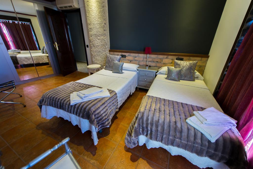 Apartamentos Los Angeles Alcañiz Exteriör bild