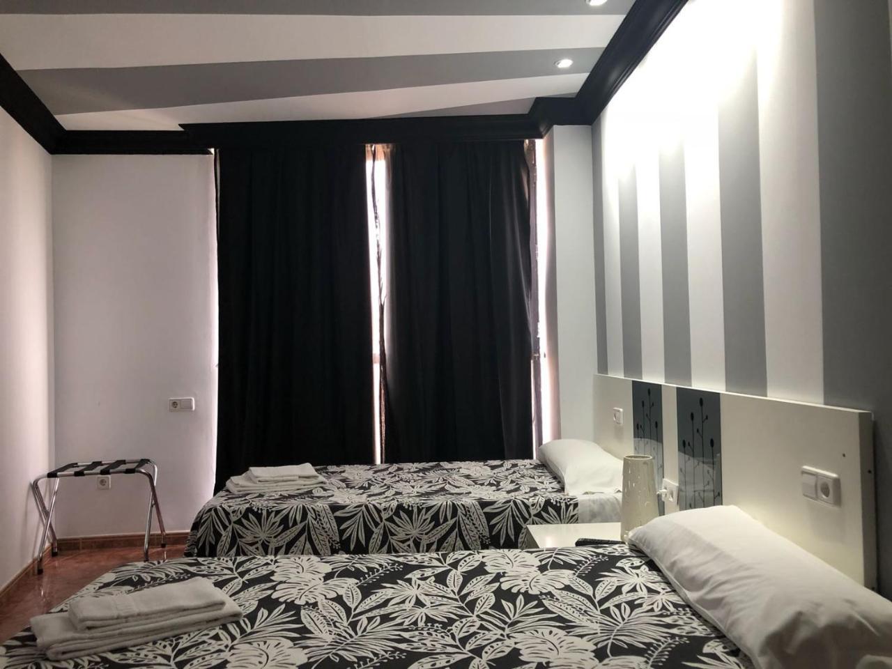 Apartamentos Los Angeles Alcañiz Exteriör bild