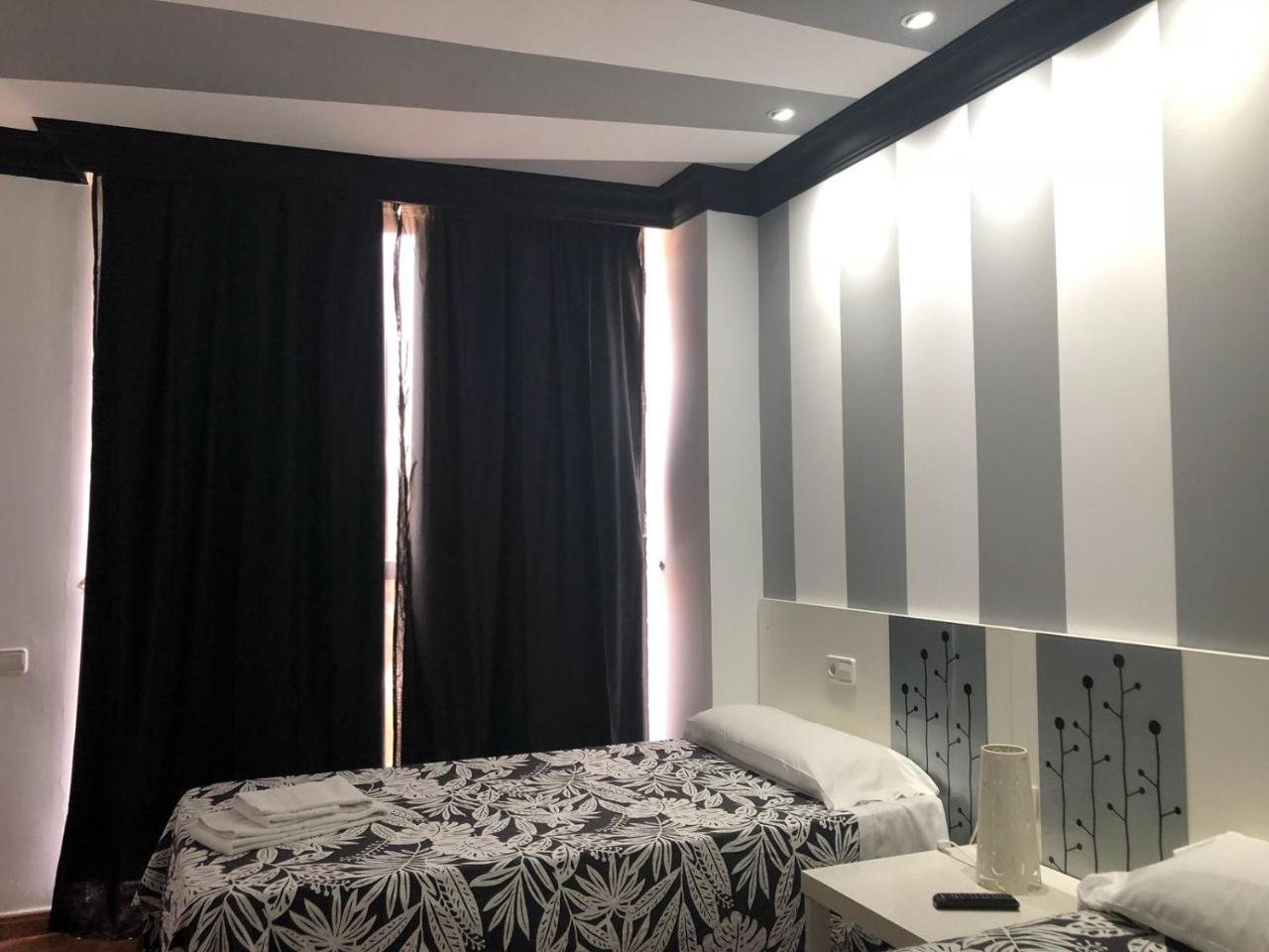 Apartamentos Los Angeles Alcañiz Exteriör bild