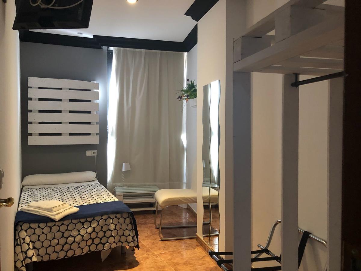 Apartamentos Los Angeles Alcañiz Exteriör bild
