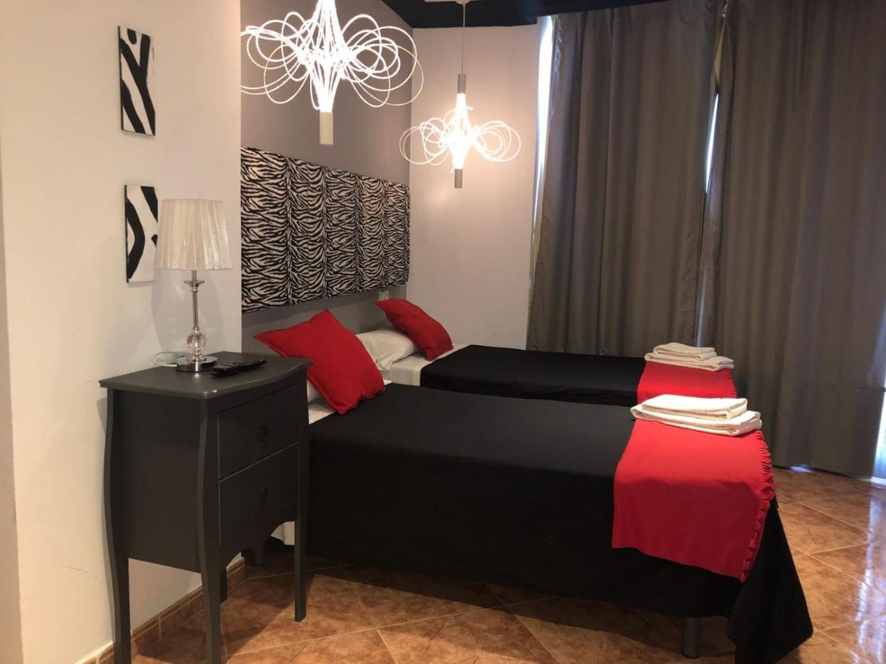 Apartamentos Los Angeles Alcañiz Exteriör bild